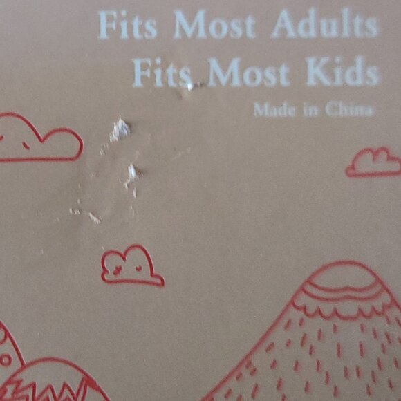 BEARPAW 4 PIECE FAMILY MATCHING CREW SOCKS IN BURGUNDY WINTER HOLIDAYS DESIGN - Picture 3 of 8